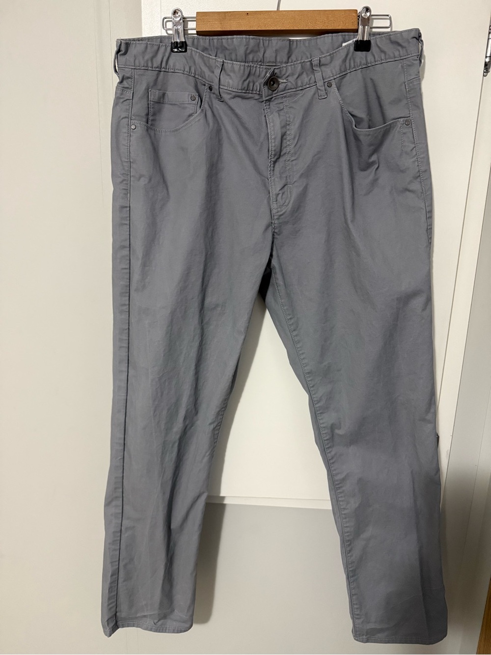 171. $128 Calvin Klein Cotton Blend Slim Fit Gray Men's Trousers Neutral